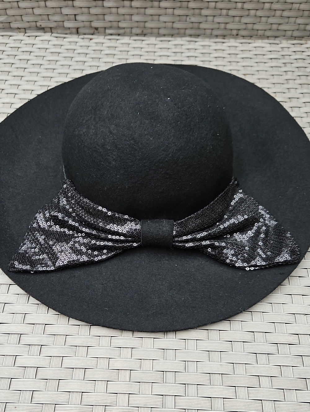 Vintage Black 100% Wool Felt Wide-Brim Felt Hat with Sequin Bow Accent
